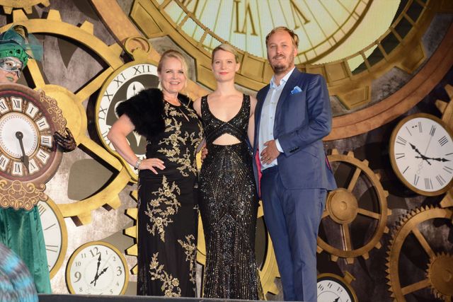 ミア、妖艶なドレスで降臨！『アリス・イン・ワンダーランド／時間の旅』ジャパンプレミアフォトギャラリー！（33枚目）