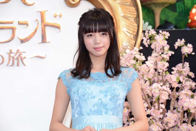 ミア、妖艶なドレスで降臨！『アリス・イン・ワンダーランド／時間の旅』ジャパンプレミアフォトギャラリー！（41枚目）