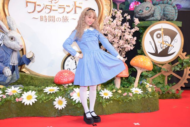 ミア、妖艶なドレスで降臨！『アリス・イン・ワンダーランド／時間の旅』ジャパンプレミアフォトギャラリー！（47枚目）