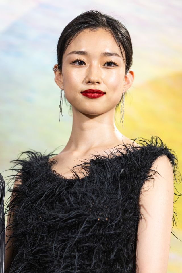 河合優実が美しいドレス姿で授賞式に！映画『旅と日々』ロカルノ国際映画祭で最高賞獲得：フォトギャラリー