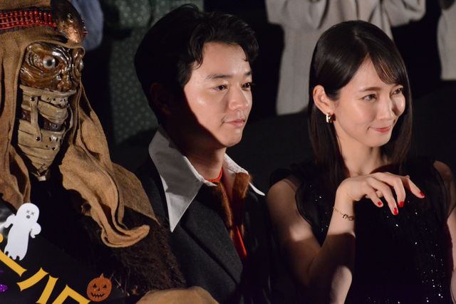 亀梨和也、菜々緒、吉岡里帆が客席バックに“ハロウィン”ポーズ！映画『怪物の木こり』ジャパンプレミア（10枚目）