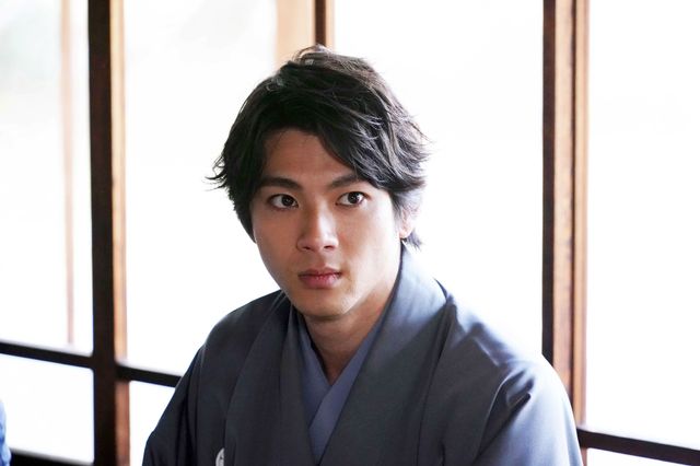 【4枚】イケメン“陶芸王子”山田裕貴！『嘘八百　京町ロワイヤル』場面写真：フォトギャラリー