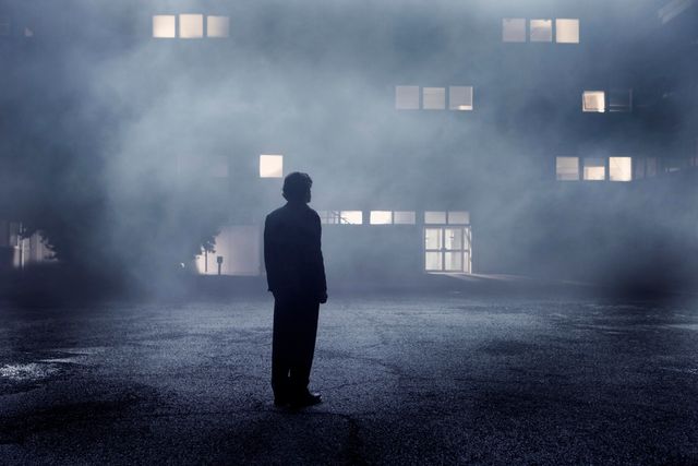 ジェシー・アイゼンバーグ×ミア・ワシコウスカ『嗤う分身』フォトギャラリー（7枚目）