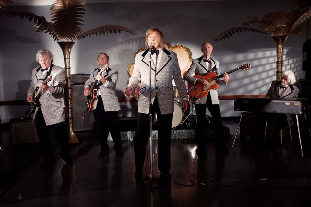 ジェシー・アイゼンバーグ×ミア・ワシコウスカ『嗤う分身』フォトギャラリー（10枚目）