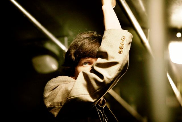 ジェシー・アイゼンバーグ×ミア・ワシコウスカ『嗤う分身』フォトギャラリー（11枚目）