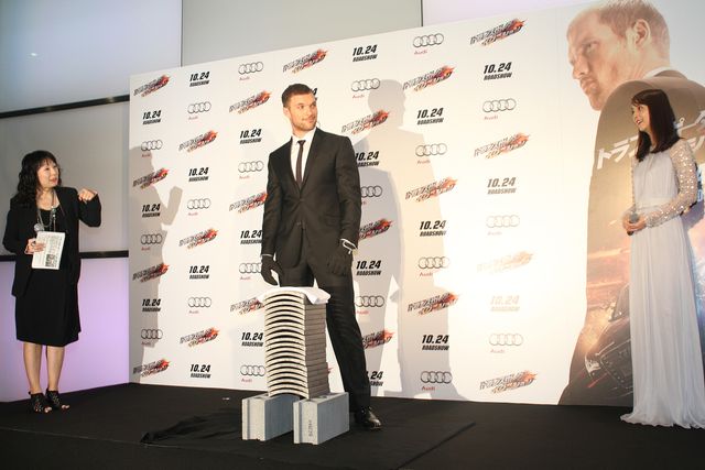 佐々木希、歓迎！『トランスポーター』新星エド・スクレイン来日イベントフォトギャラリー（2枚目）