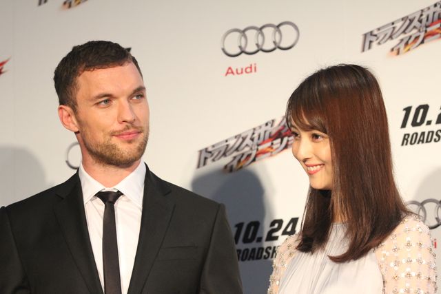 佐々木希、歓迎！『トランスポーター』新星エド・スクレイン来日イベントフォトギャラリー（6枚目）