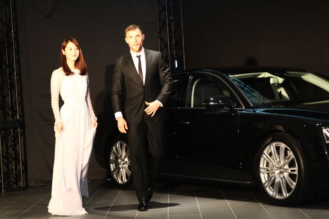 佐々木希、歓迎！『トランスポーター』新星エド・スクレイン来日イベントフォトギャラリー（13枚目）