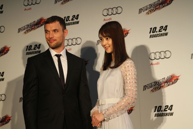 佐々木希、歓迎！『トランスポーター』新星エド・スクレイン来日イベントフォトギャラリー（15枚目）