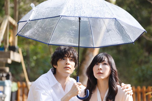 麻生久美子＆塩野瑛久「魔物」場面写真　弁護士と容疑者の禁断の愛…：フォトギャラリー