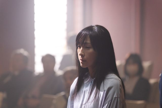 麻生久美子＆塩野瑛久「魔物」場面写真　弁護士と容疑者の禁断の愛…（2枚目）