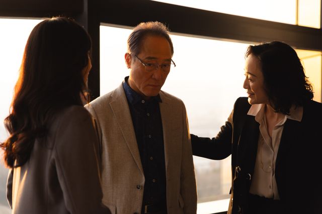 麻生久美子＆塩野瑛久「魔物」場面写真　弁護士と容疑者の禁断の愛…（4枚目）