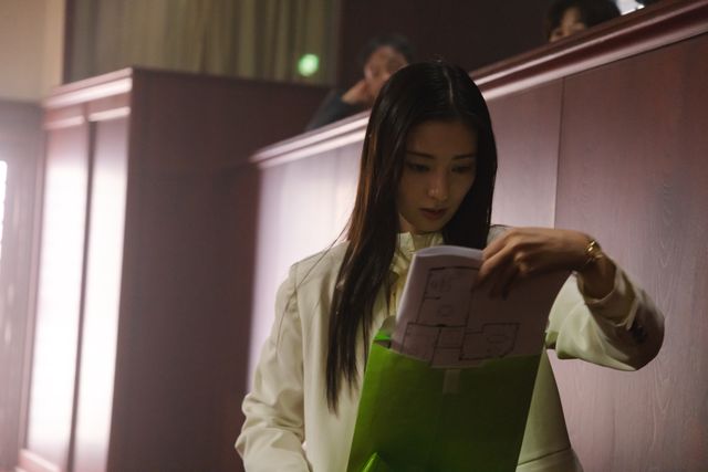 麻生久美子＆塩野瑛久「魔物」場面写真　弁護士と容疑者の禁断の愛…（7枚目）