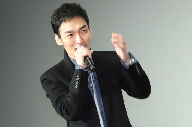 【14枚】草なぎ剛、尊敬するソン・ガンホに深くお辞儀&握手！（7枚目）