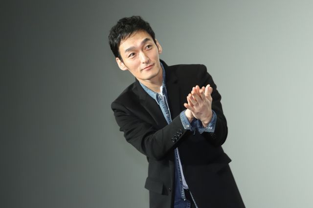 【14枚】草なぎ剛、尊敬するソン・ガンホに深くお辞儀&握手！（8枚目）