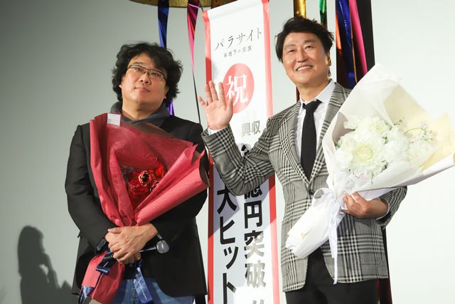 【14枚】草なぎ剛、尊敬するソン・ガンホに深くお辞儀&握手！（10枚目）