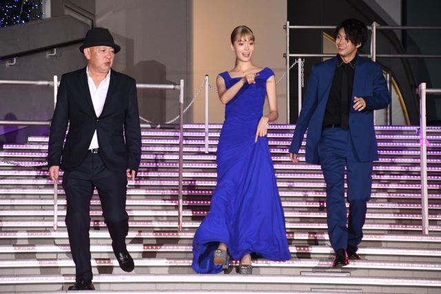 片寄涼太、シンデレラ橋本環奈をエスコート！『午前0時、キスしに来てよ』（2枚目）