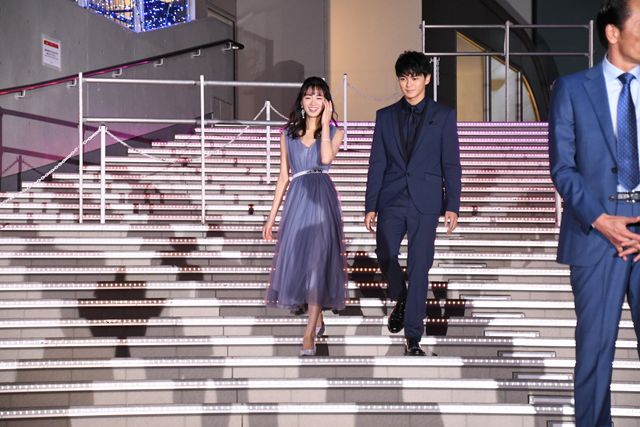 片寄涼太、シンデレラ橋本環奈をエスコート！『午前0時、キスしに来てよ』（5枚目）