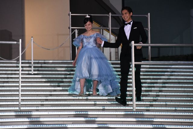 片寄涼太、シンデレラ橋本環奈をエスコート！『午前0時、キスしに来てよ』（6枚目）