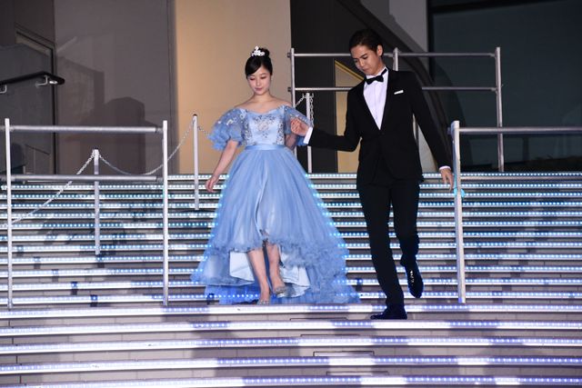 片寄涼太、シンデレラ橋本環奈をエスコート！『午前0時、キスしに来てよ』（8枚目）