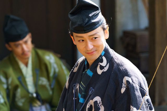 「鎌倉殿の13人」三浦義村、襟に触れたら要注意!?：フォトギャラリー