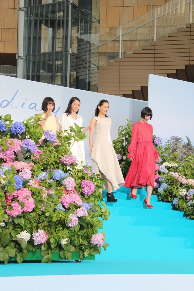 綾瀬×長澤×夏帆×すず“4姉妹”登場！『海街diary』完成披露フォトギャラリー（3枚目）