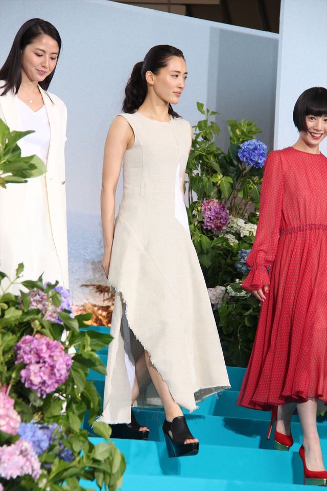 綾瀬×長澤×夏帆×すず“4姉妹”登場！『海街diary』完成披露フォトギャラリー（4枚目）