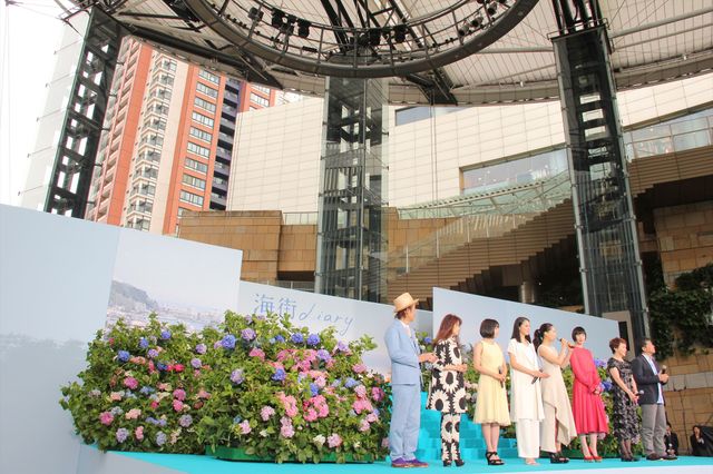 綾瀬×長澤×夏帆×すず“4姉妹”登場！『海街diary』完成披露フォトギャラリー（10枚目）