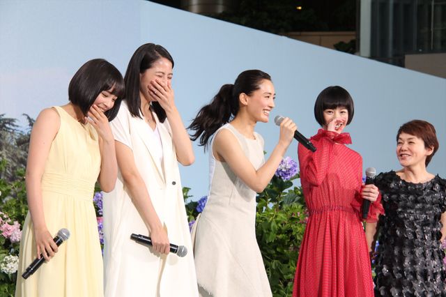 綾瀬×長澤×夏帆×すず“4姉妹”登場！『海街diary』完成披露フォトギャラリー（11枚目）