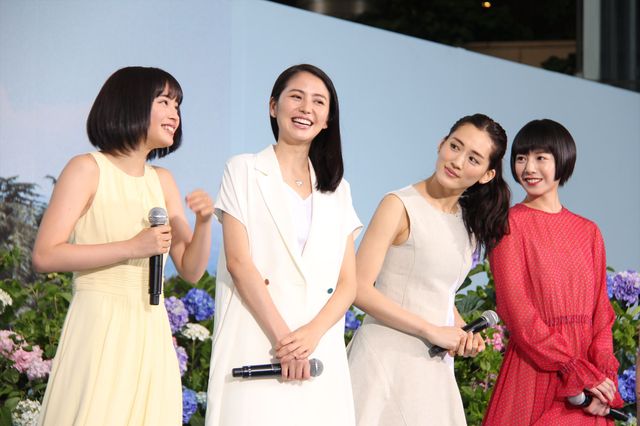 綾瀬×長澤×夏帆×すず“4姉妹”登場！『海街diary』完成披露フォトギャラリー（17枚目）