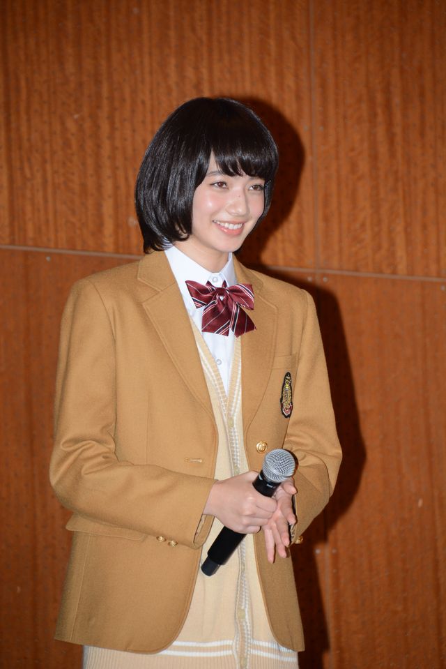 山下智久、学園祭にサプライズ登場！　ハグのプレゼントに生徒はメロメロ　画像ギャラリー（2枚目）