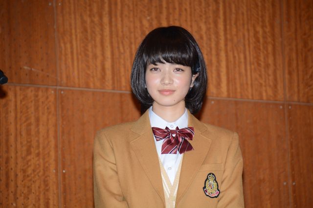 山下智久、学園祭にサプライズ登場！　ハグのプレゼントに生徒はメロメロ　画像ギャラリー（5枚目）