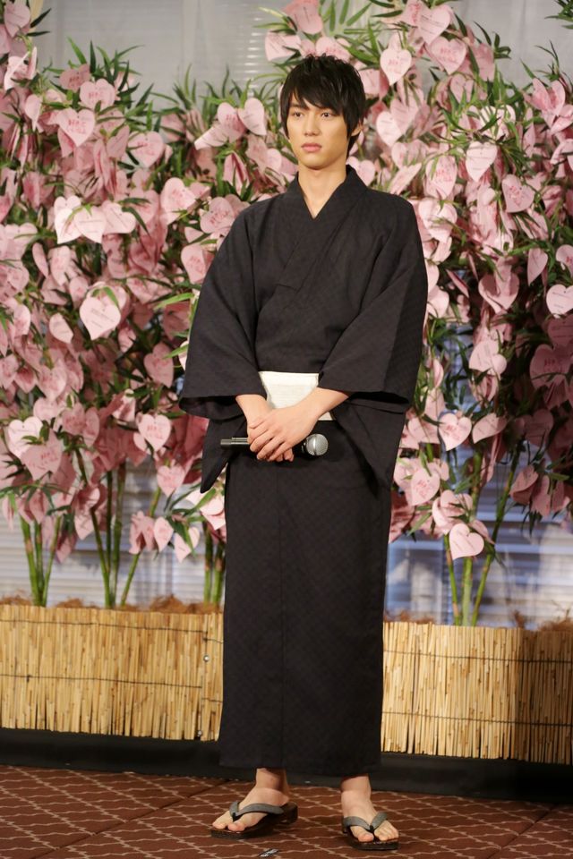 川口春奈＆福士蒼汰の浴衣姿！写真ギャラリー（4枚目）