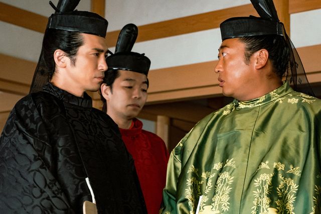 道長（柄本佑）の異母兄・道綱（上地雄輔）…大河ドラマ「光る君へ」第5回の場面写真（4枚目）