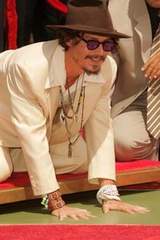 ジョニー・デップ 「ハンド・アンド・フット・プリントセレモニー」 in チャイニーズシアター（2枚目）