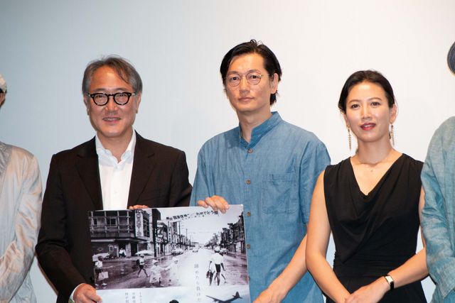 井浦新、戸田菜穂、佐野史郎ら登壇『返還交渉人　いつか、沖縄を取り戻す』初日舞台あいさつ（6枚目）