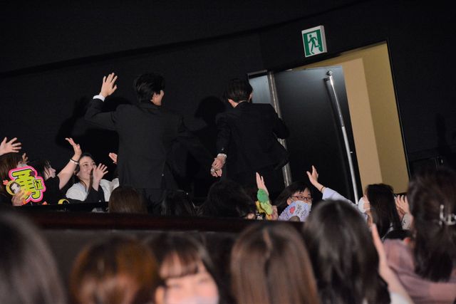 萩原利久＆八木勇征、手つなぎで退場！尊いファンサービスに会場熱狂：フォトギャラリー