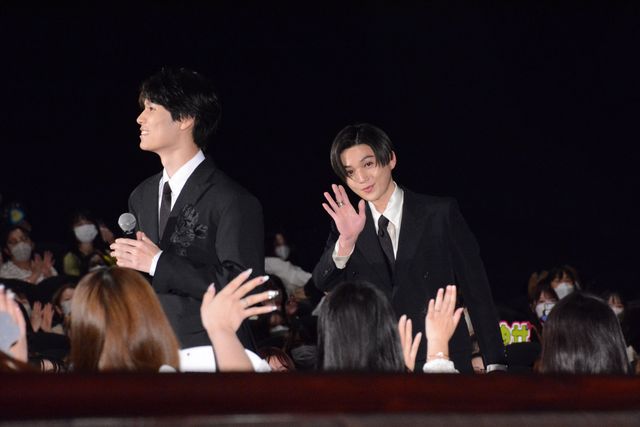 萩原利久＆八木勇征、手つなぎで退場！尊いファンサービスに会場熱狂（3枚目）