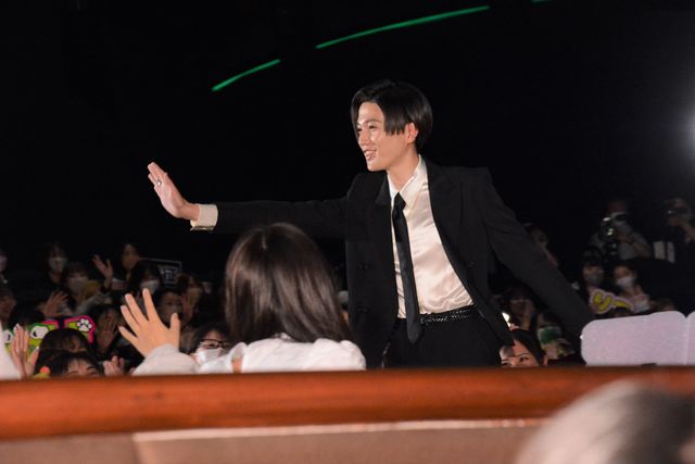 萩原利久＆八木勇征、手つなぎで退場！尊いファンサービスに会場熱狂（6枚目）