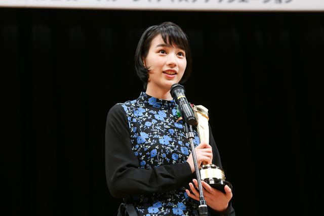 のん、キネ旬ベストテン授賞式にサプライズ登場！　広島弁で「ありがとう」と感謝の言葉　画像ギャラリー：フォトギャラリー