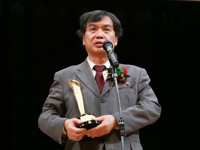 のん、キネ旬ベストテン授賞式にサプライズ登場！　広島弁で「ありがとう」と感謝の言葉　画像ギャラリー（4枚目）