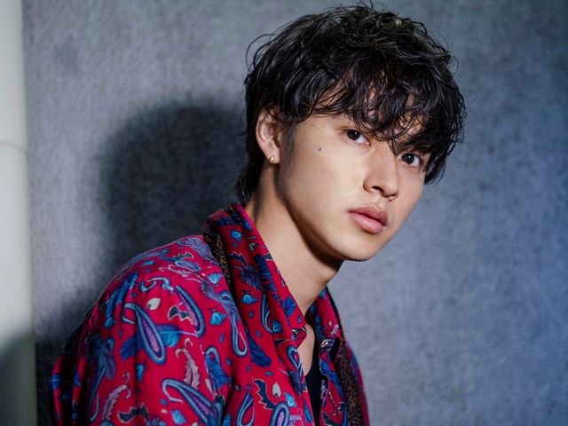 くしゃくしゃヘアーからの目力ヤバっ！【インタビューカット集】（2枚目）