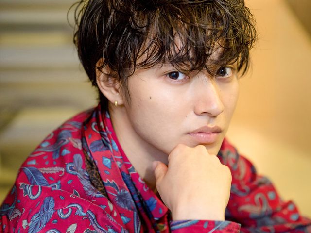 くしゃくしゃヘアーからの目力ヤバっ！【インタビューカット集】（6枚目）