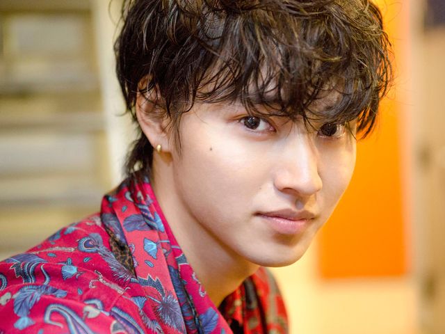 くしゃくしゃヘアーからの目力ヤバっ！【インタビューカット集】（7枚目）