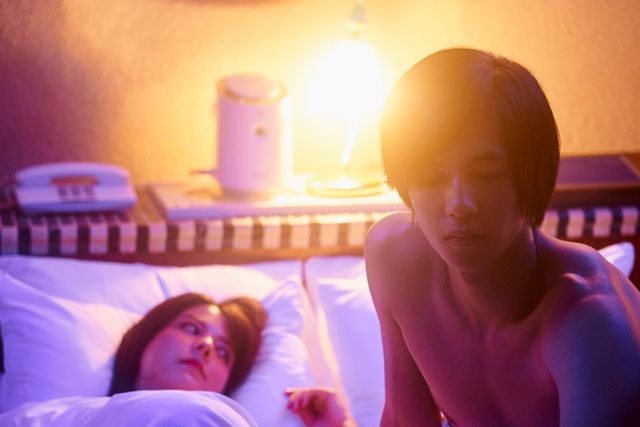 志尊淳、背中も美しい…『潤一』場面カット（6枚目）