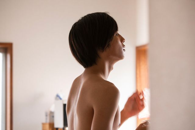 志尊淳、背中も美しい…『潤一』場面カット（13枚目）