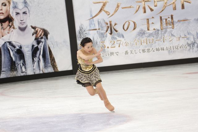 本田望結、妹と一緒にフィギュア演技！『スノーホワイト／氷の王国』イベント ギャラリー（4枚目）