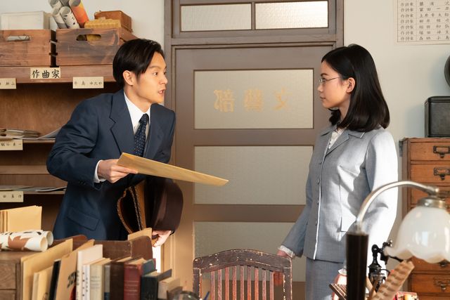 【4枚】「エール」秘書・杉山あかね役の加弥乃（2枚目）