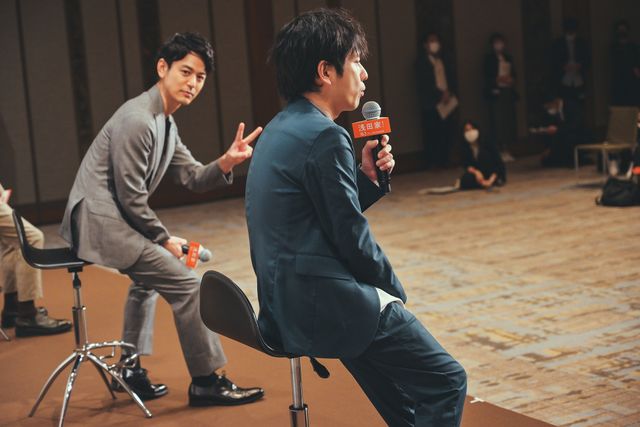 舞台裏の二宮和也！『浅田家！』完成報告会のオフショット：フォトギャラリー