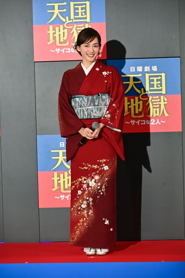 綾瀬はるか＆高橋一生、美しい和服で登場！阿佐ヶ谷神明宮で日曜劇場「天国と地獄」会見（4枚目）